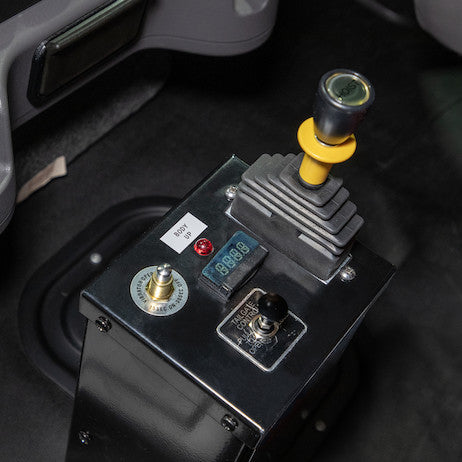 Load image into Gallery viewer, Single Lever Air Control Valve - 4-way Hoist with Feather Down, No PTO Output Function, Spring Center
